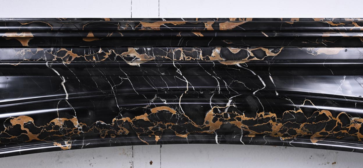 Cheminée de style Louis XIV en marbre Portor, à boudin et bandeau arrondie Cheminée de style Louis XIV en marbre Portor, à boudin et bandeau arrondie-1