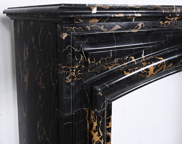 Cheminée de style Louis XIV en marbre Portor, à boudin et bandeau arrondie Cheminée de style Louis XIV en marbre Portor, à boudin et bandeau arrondie-3