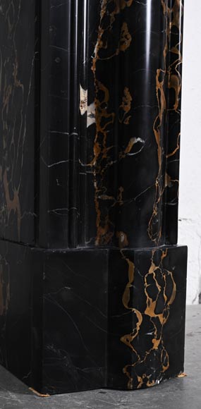 Cheminée de style Louis XIV en marbre Portor, à boudin et bandeau arrondie Cheminée de style Louis XIV en marbre Portor, à boudin et bandeau arrondie-4