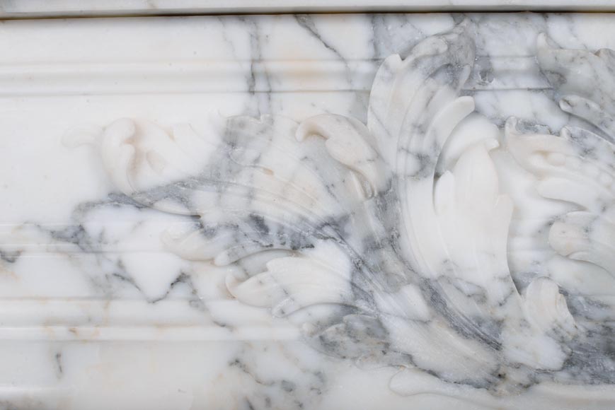 Belle Cheminée de style Régence à palmette en marbre Arabescato-2