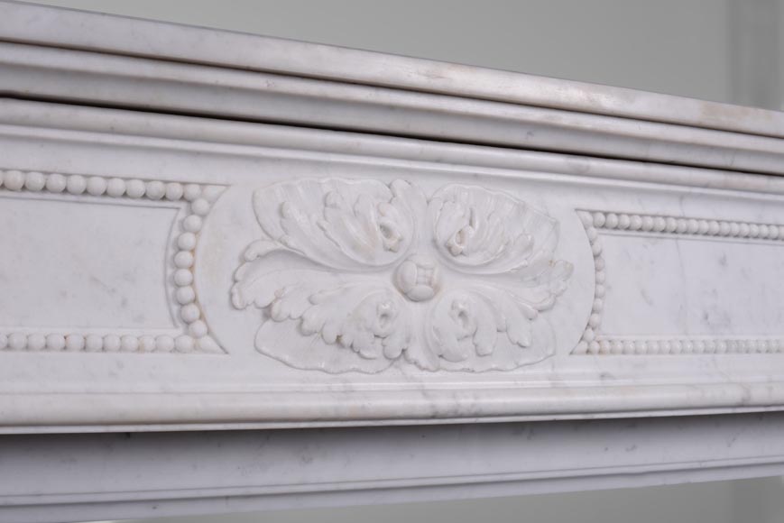 Cheminée de style Louis XVI en marbre de Carrare-2