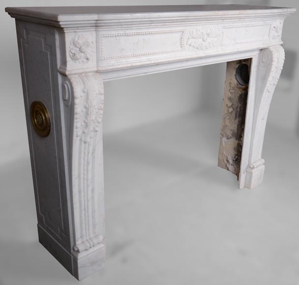 Cheminée de style Louis XVI en marbre de Carrare-3