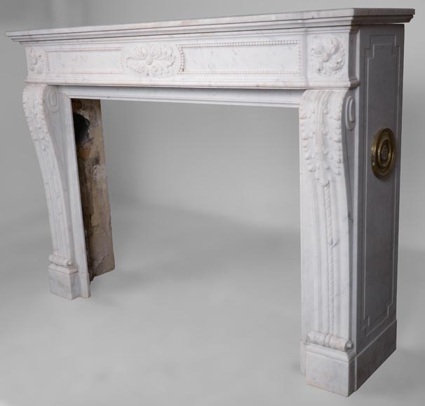 Cheminée de style Louis XVI en marbre de Carrare-7