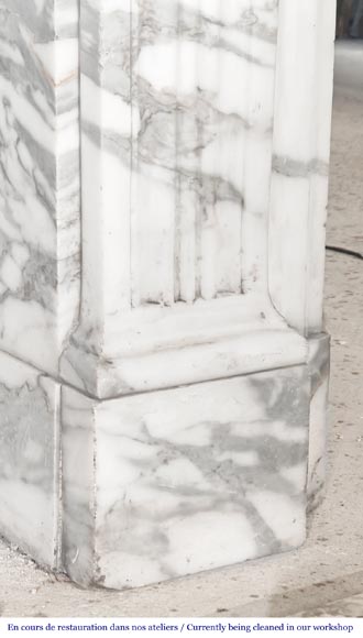 Cheminée de style Louis XVI décorée d'un tournesol, en marbre Arabescato Cheminée de style Louis XVI décorée d'un tournesol, en marbre Arabescato-4