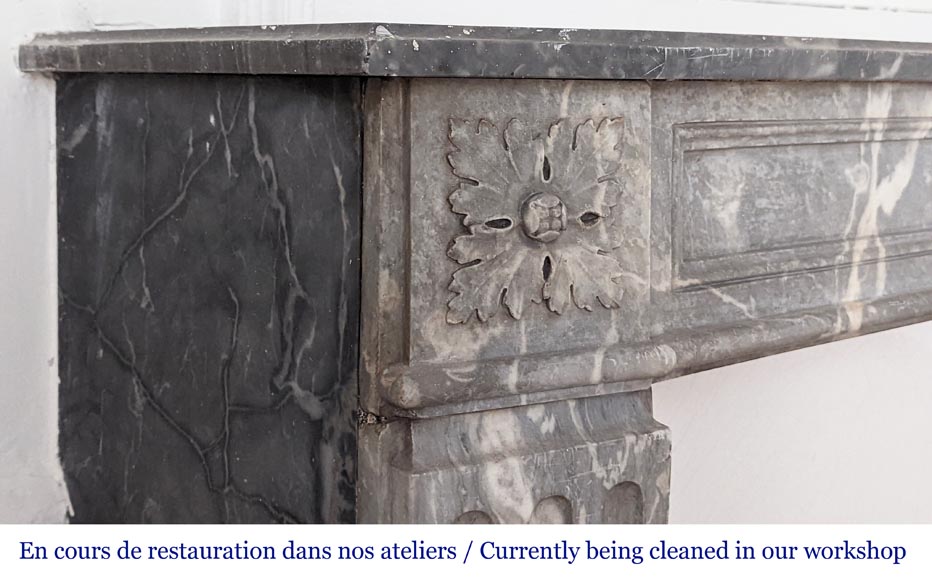Cheminée d'époque Louis XVI en marbre Gris des Ardennes-3