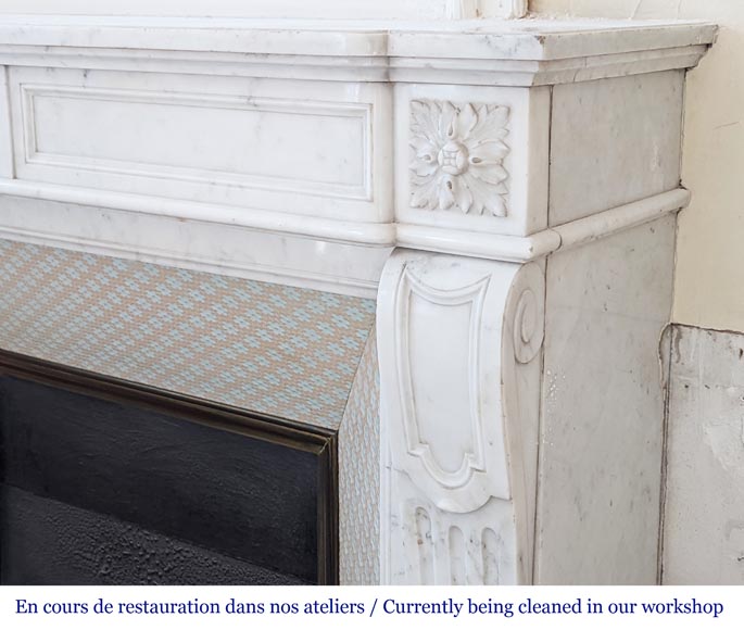 Cheminée de style Louis XVI en marbre de Carrare-5