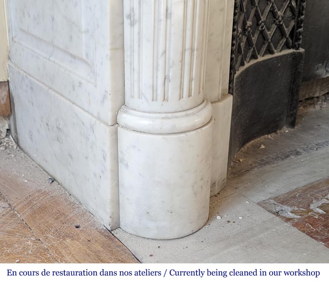 Cheminée de style Louis XVI aux demie colonnes en marbre de Carrare-5