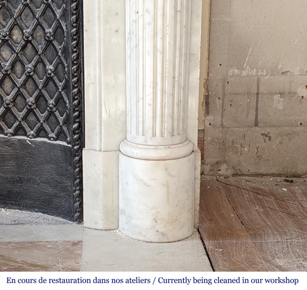 Cheminée de style Louis XVI aux demie colonnes en marbre de Carrare-8