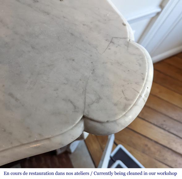 Cheminée ancienne de style Louis XV, modèle Pompadour, en marbre de Carrare-10