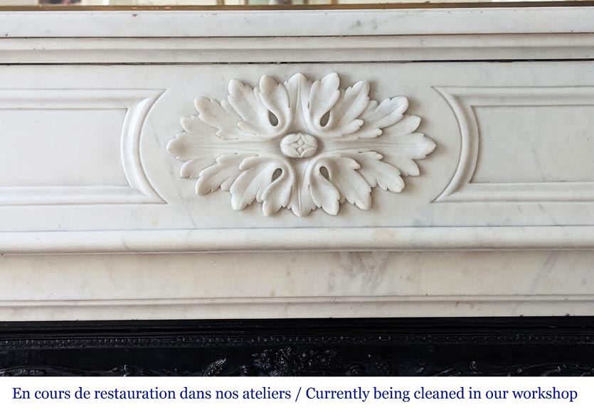 Cheminée de style Louis XVI en marbre de Carrare-1