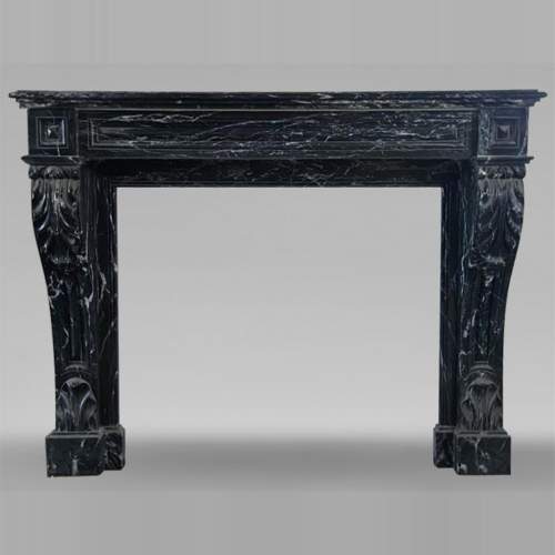 Cheminée de style Napoléon III en marbre Marquina