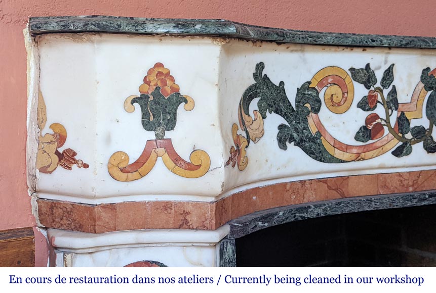Cheminée réalisée à partir d'éléments en marbres polychromes. Probablement d’un autel du XVIIIe siècle-4