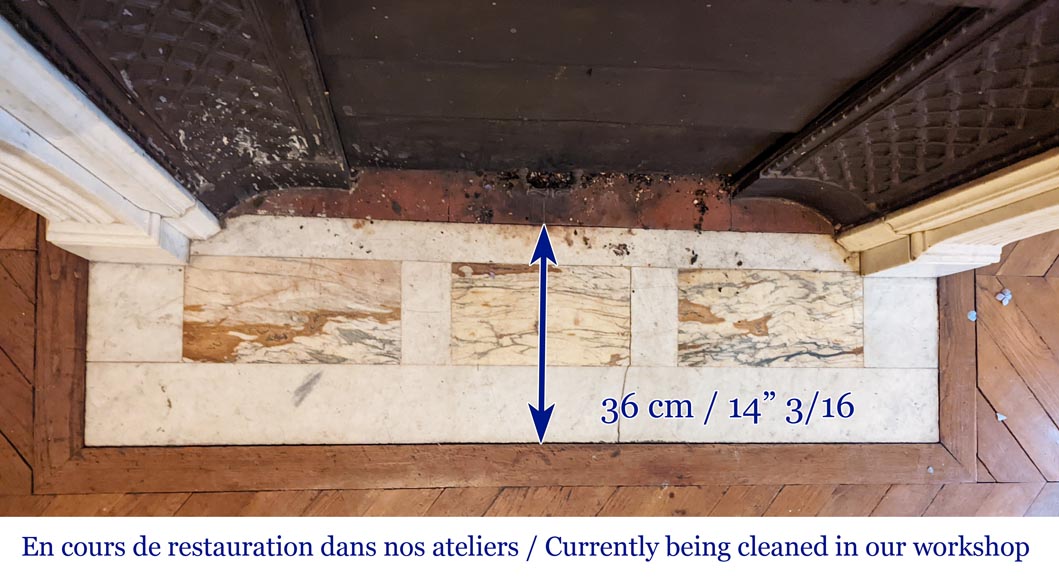 Cheminée de style Louis XVI en marbre de Carrare-9