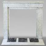 Cheminée ancienne de style Louis XVI en marbre de Carrare