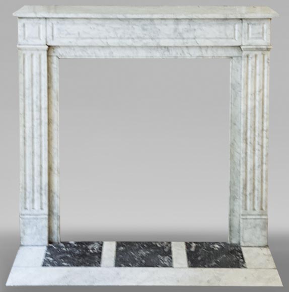 Cheminée ancienne de style Louis XVI en marbre de Carrare-0