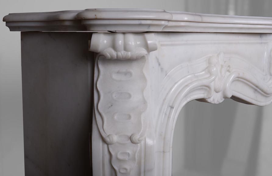 Cheminée de style Louis XV en marbre de Carrare-5