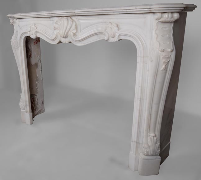 Cheminée de style Louis XV en marbre de Carrare-7