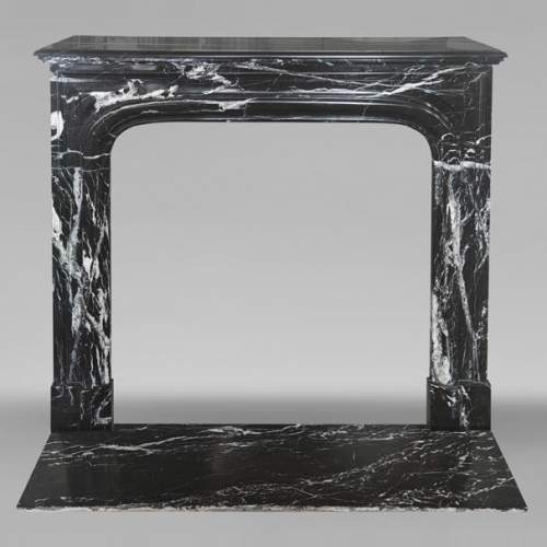 Cheminée boudin de style Louis XIV en marbre noir marquina
