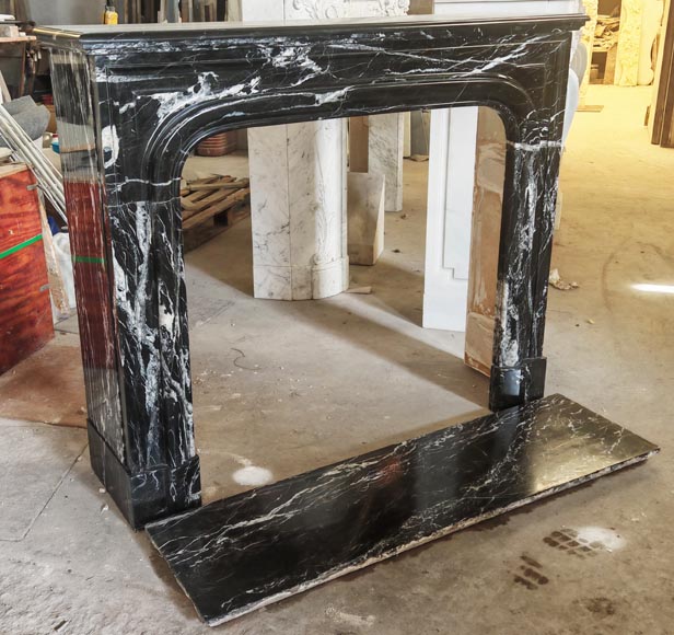 Cheminée boudin de style Louis XIV en marbre noir marquina-2
