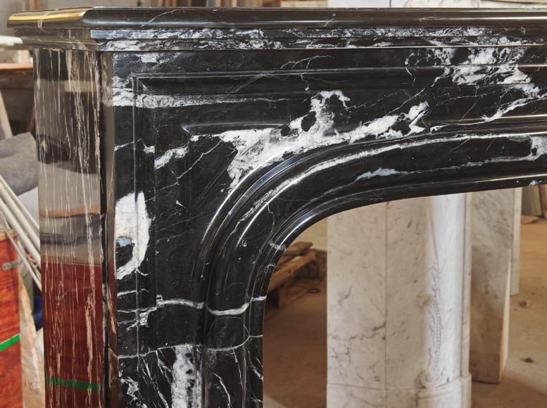 Cheminée boudin de style Louis XIV en marbre noir marquina-3
