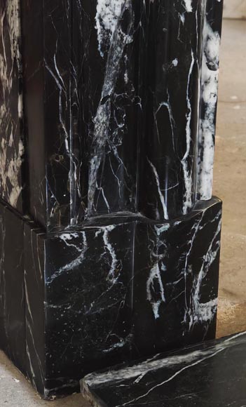 Cheminée boudin de style Louis XIV en marbre noir marquina-4