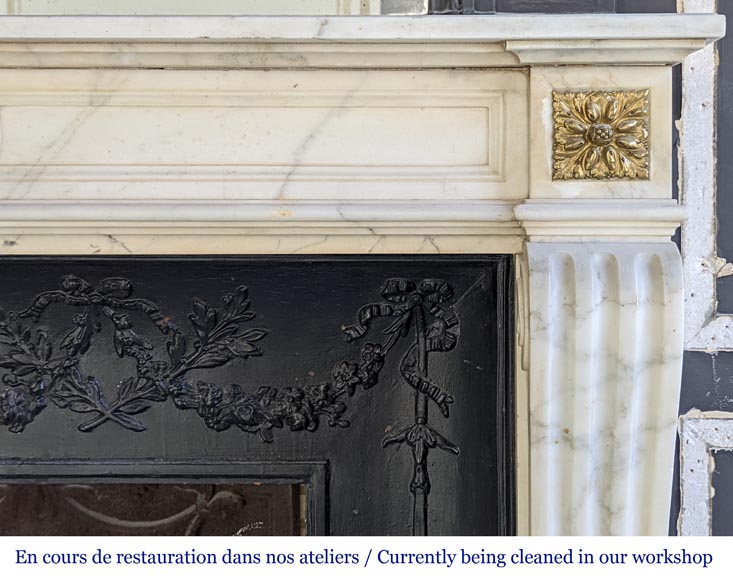 Cheminée de style Louis XVI en marbre de Carrare demi-statuaire-7