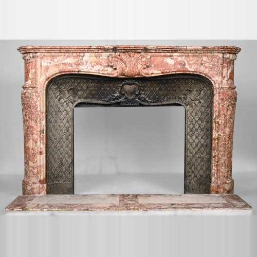 Cheminée de style Louis XV en brèche de Montmeyan