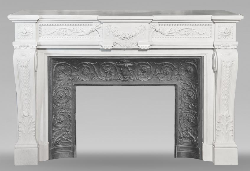 Cheminée de style Napoléon III très sculptée en marbre de Carrare Cheminée de style Napoléon III très sculptée en marbre de Carrare-0