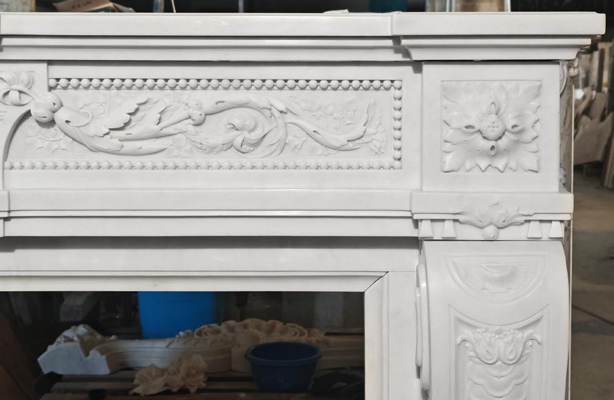 Cheminée de style Napoléon III très sculptée en marbre de Carrare Cheminée de style Napoléon III très sculptée en marbre de Carrare-10