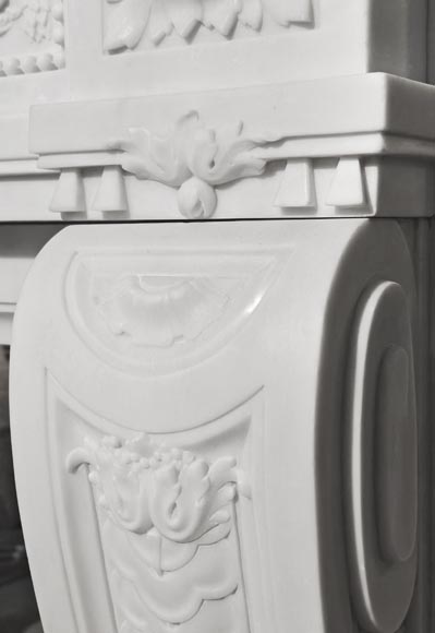 Cheminée de style Napoléon III très sculptée en marbre de Carrare Cheminée de style Napoléon III très sculptée en marbre de Carrare-11