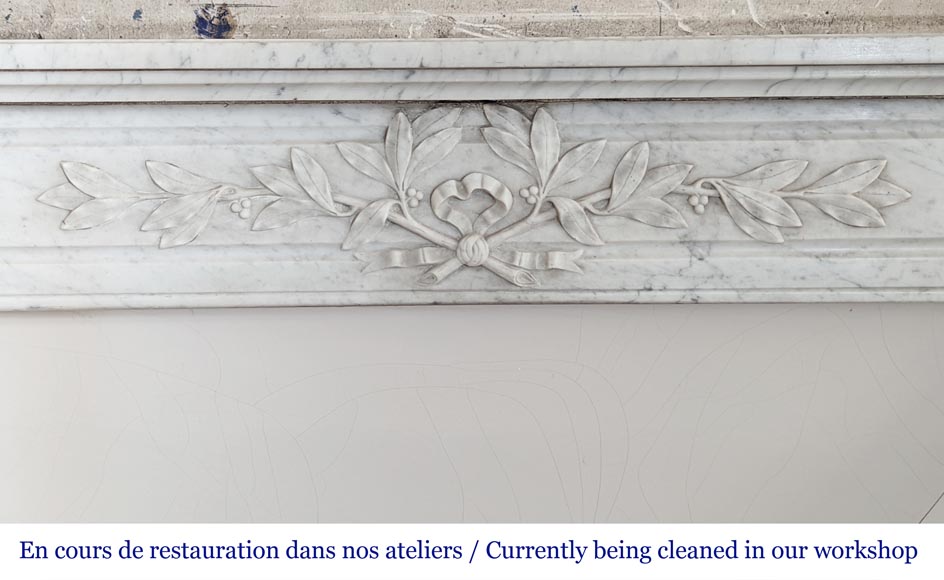 Cheminée de style Louis XVI en marbre de Carrare-1