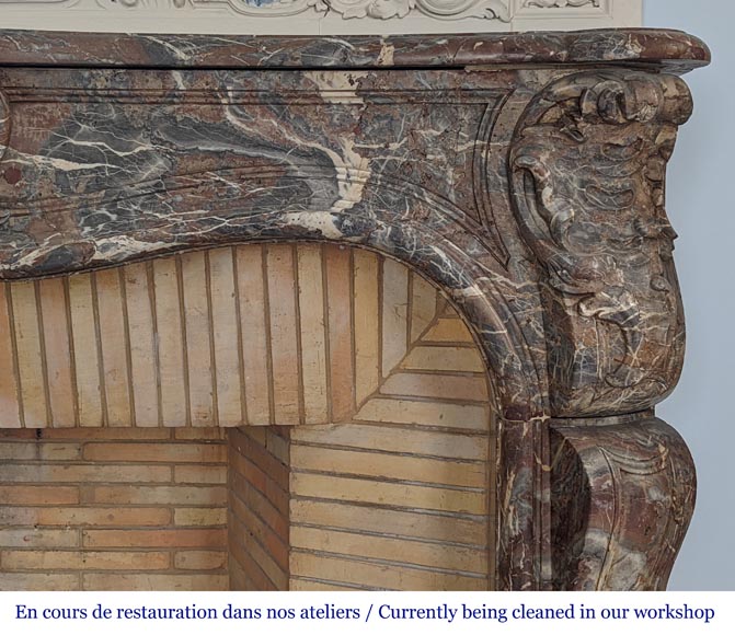 Cheminée d'époque Louis XV en marbre Rouge Royal décorée de cartouches asymétriques-9