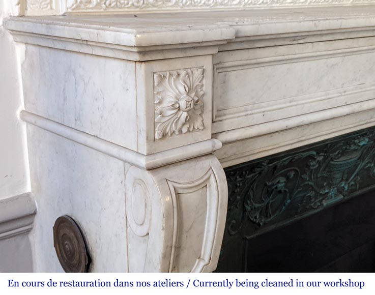 Cheminée de style Louis XVI en marbre de Carrare-3