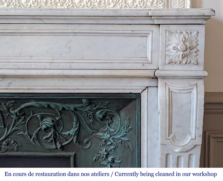 Cheminée de style Louis XVI en marbre de Carrare-6