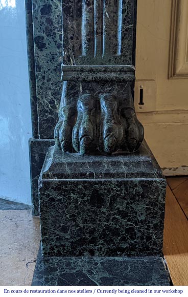 Cheminée de style Napoléon III à pattes de lions en marbre vert de mer-8