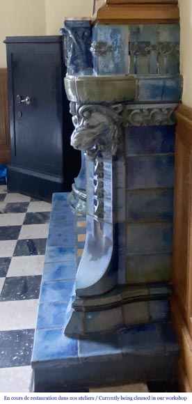 GENTIL & BOURDET « Modèle K », cheminée en grès bleu à têtes de lions-4