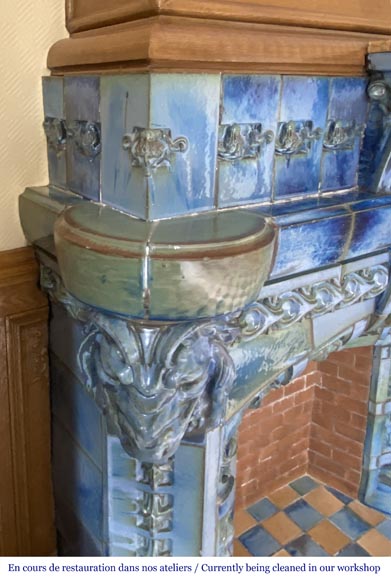 GENTIL & BOURDET « Modèle K », cheminée en grès bleu à têtes de lions-7