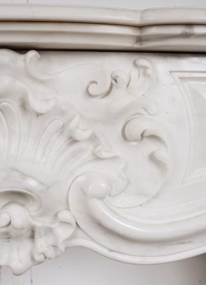 Cheminée de style Louis XV en marbre statuaire veiné-4