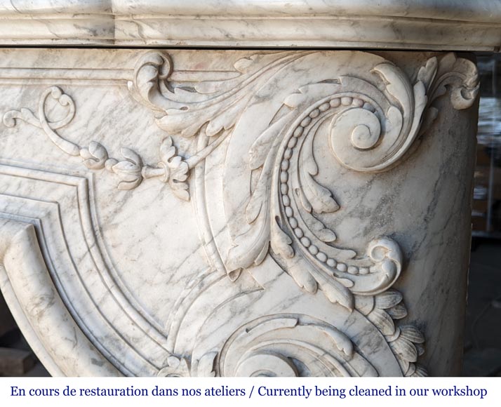 Exceptionnelle cheminée d'époque Napoléon III en marbre de Carrare veiné, orné d'un riche décor de palmettes et d'arabesques-14