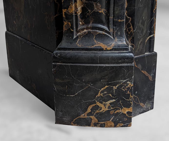 Cheminée de style Louis XV à marbre Portor-4