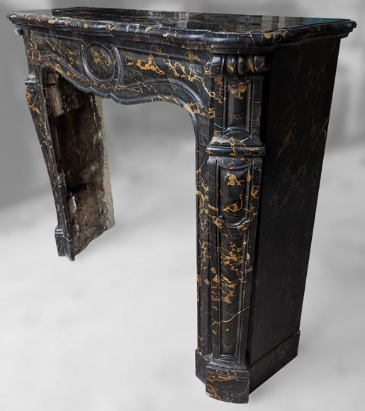 Cheminée de style Louis XV à marbre Portor-5