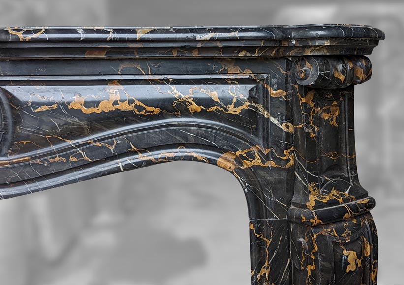 Cheminée de style Louis XV à marbre Portor-6