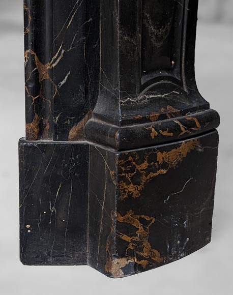 Cheminée de style Louis XV à marbre Portor-7