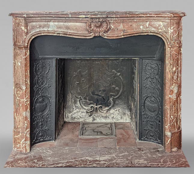 Cheminée d'époque Louis XV en marbre Rouge du Nord-0