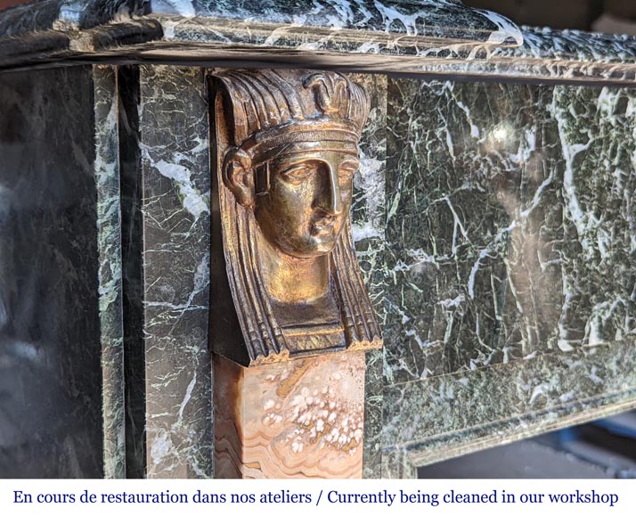 Cheminée de style Empire en marbre Vert de Mer aux ornements égyptien en bronze-5
