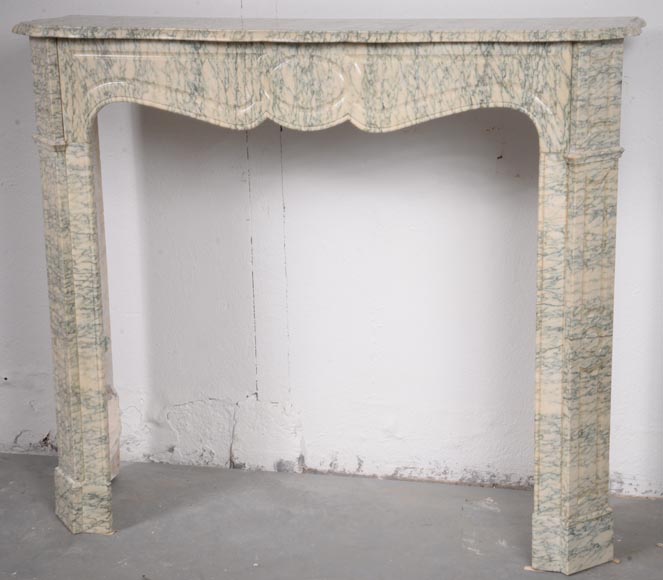 Cheminée en marbre de style Louis XV, XIXe
