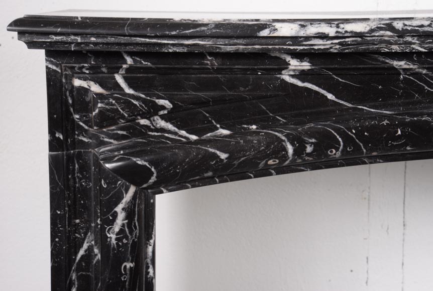 Cheminée de style Louis XIV en marbre noir Marquina-2