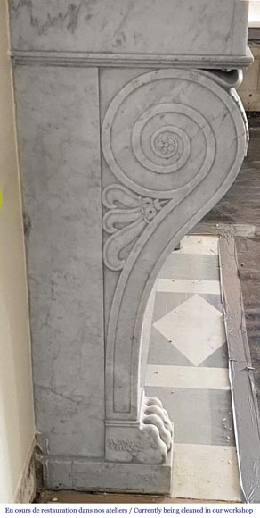 Cheminée d'époque Napoléon III à pattes de lion, en marbre de Carrare-4