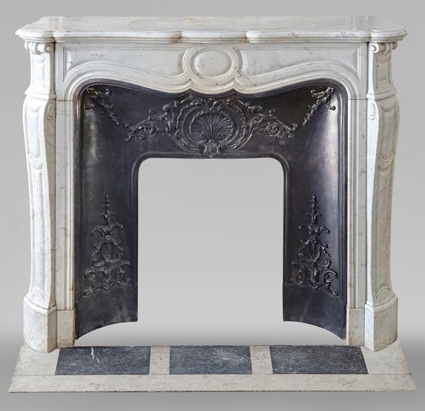 Cheminée de style Louis XV modèle Pompadour en marbre de Carrare-0