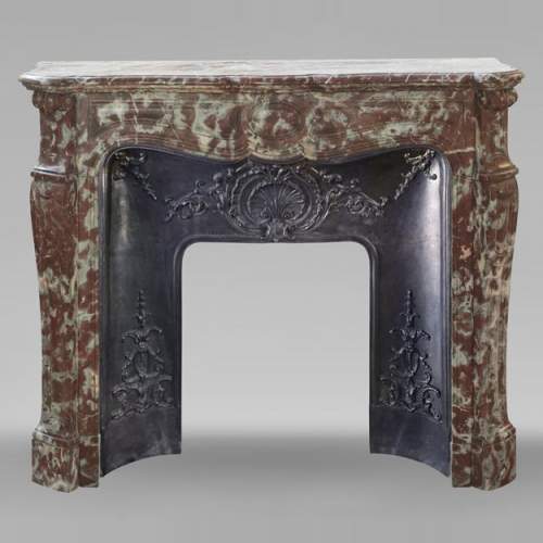 Cheminée de style Louis XV modèle Pompadour en marbre Rouge du Nord